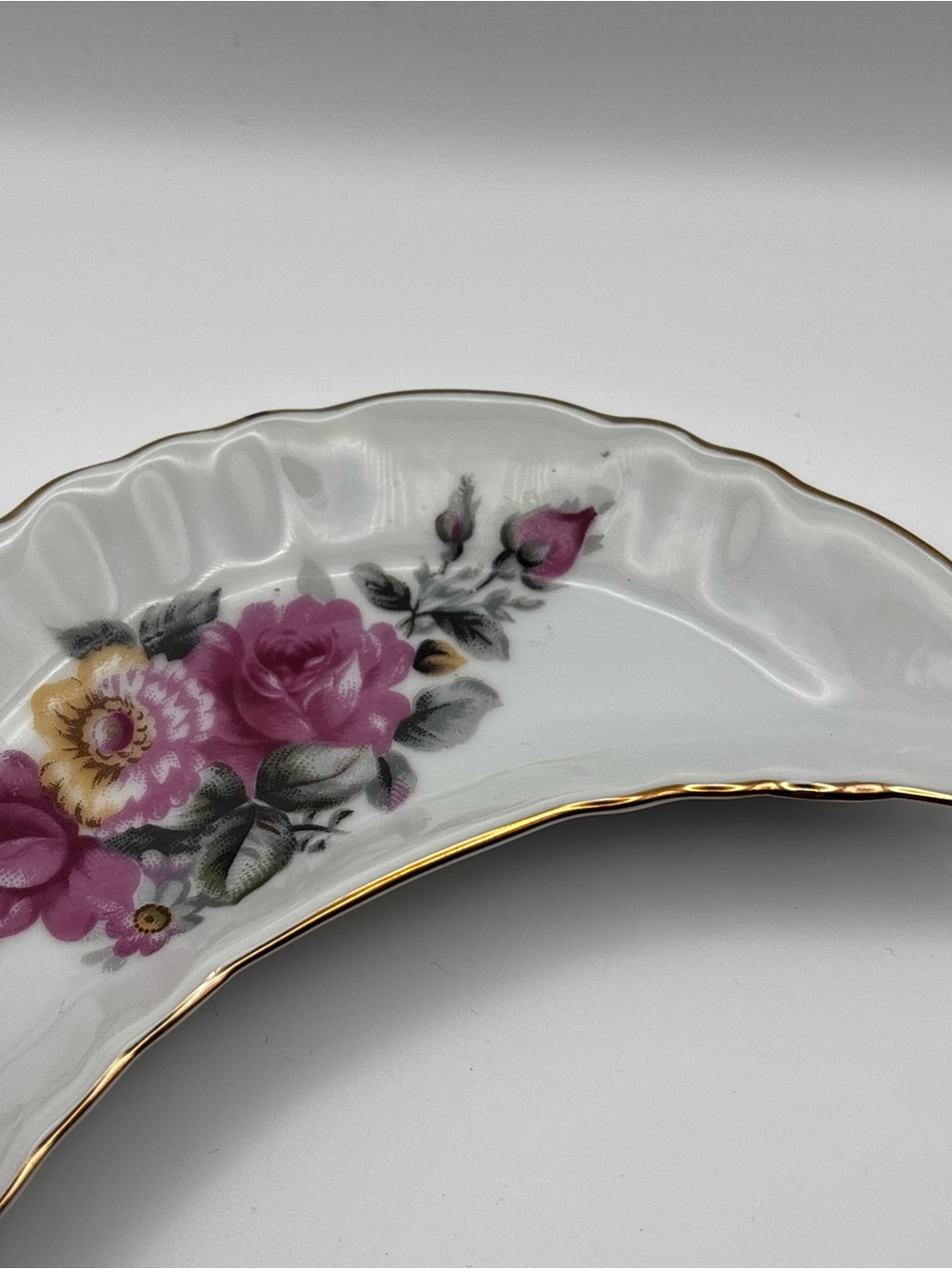 Vintage Crescent Moon Shaped Porcelain Jewelry Dish Floral Design & Gold Rim - Picture 4 of 6